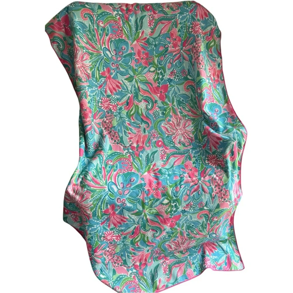 Lilly Pulitzer lounge beach towel 40x72